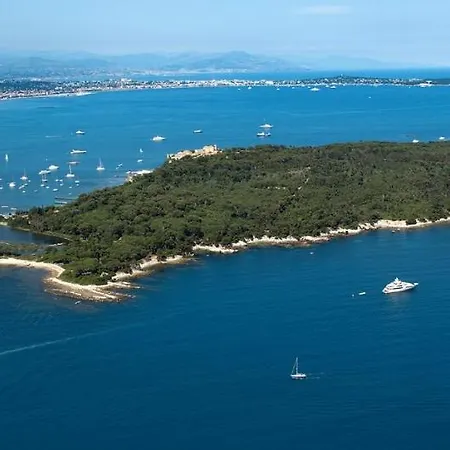 Apartment 2p Calme , Ideal Famille , Piscine , Tennis , Wifi , Parking Antibes